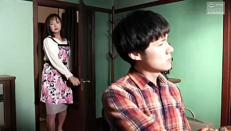 Gata brasileira da buceta lisa fodendo com dois - Uncensored Asian Videos